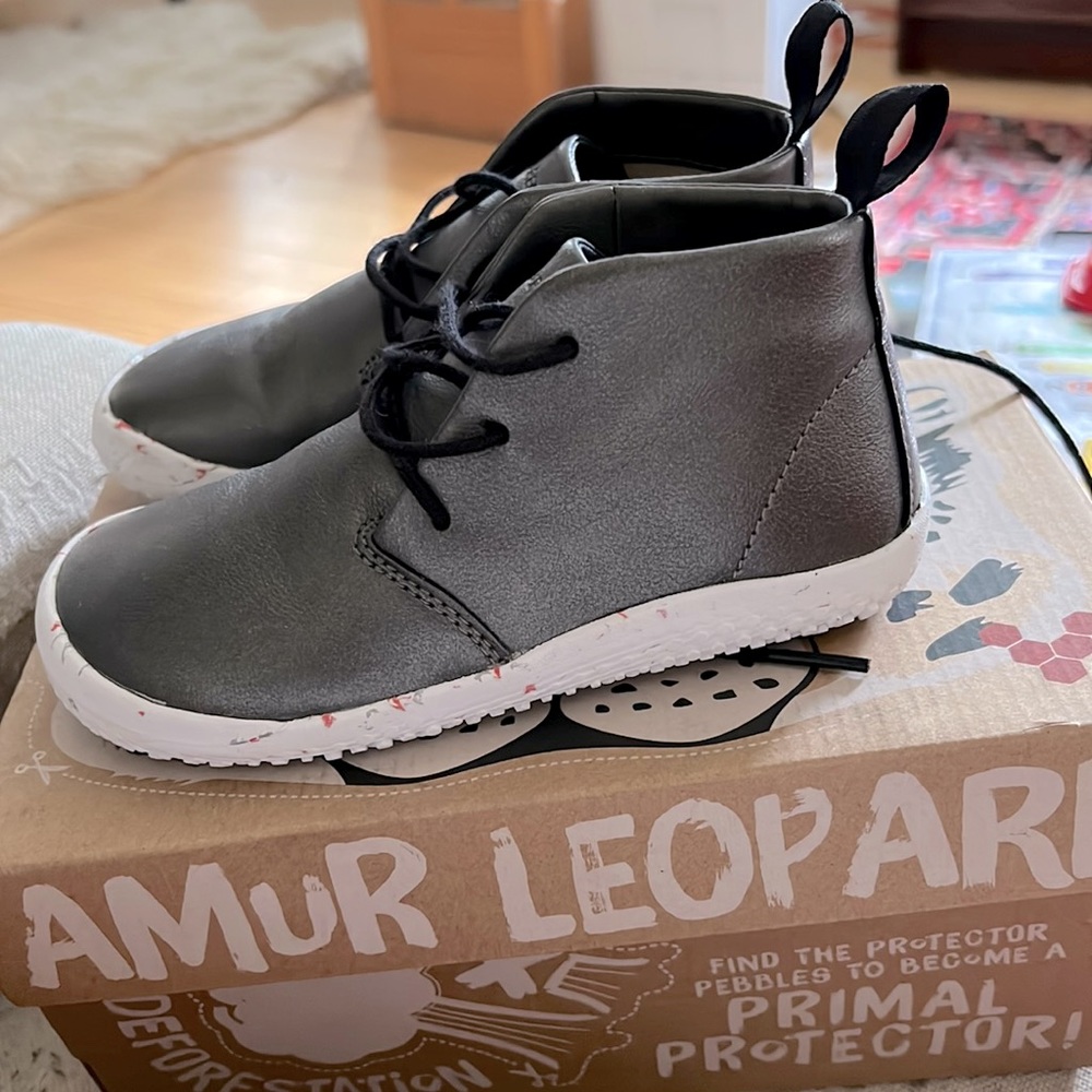 Brand new kids vivo barefoot boot/shoes sz 11 or “28”